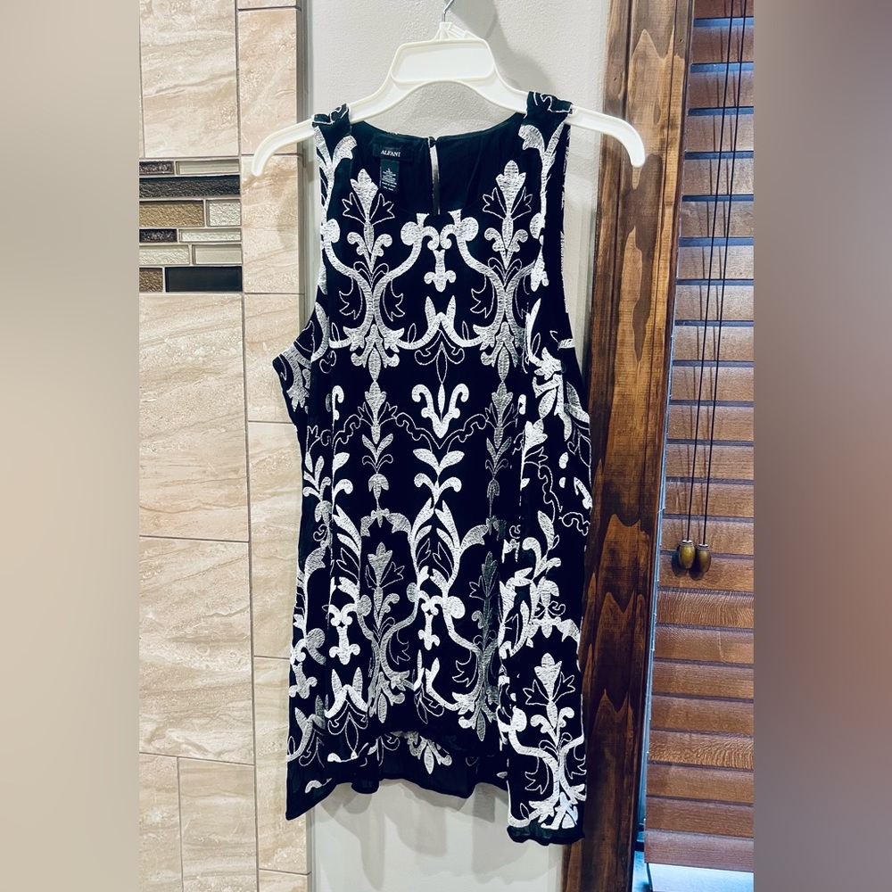 Alfani Black and White Sleeveless Blouse